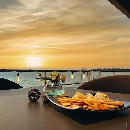 Floatinghouse Mein Lieblingsboot Ribnitz-Damgarten